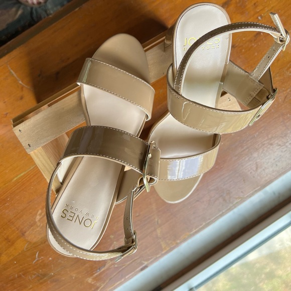 NWOT Jones New York Tan/Cream 3” Block Heels with Adjustable Straps - Picture 1 of 10